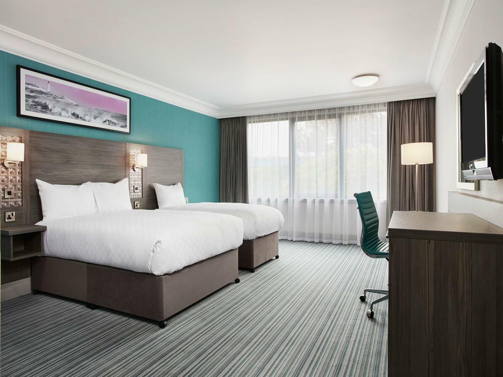 Moxy Aberdeen Airport Dyce Exterior photo